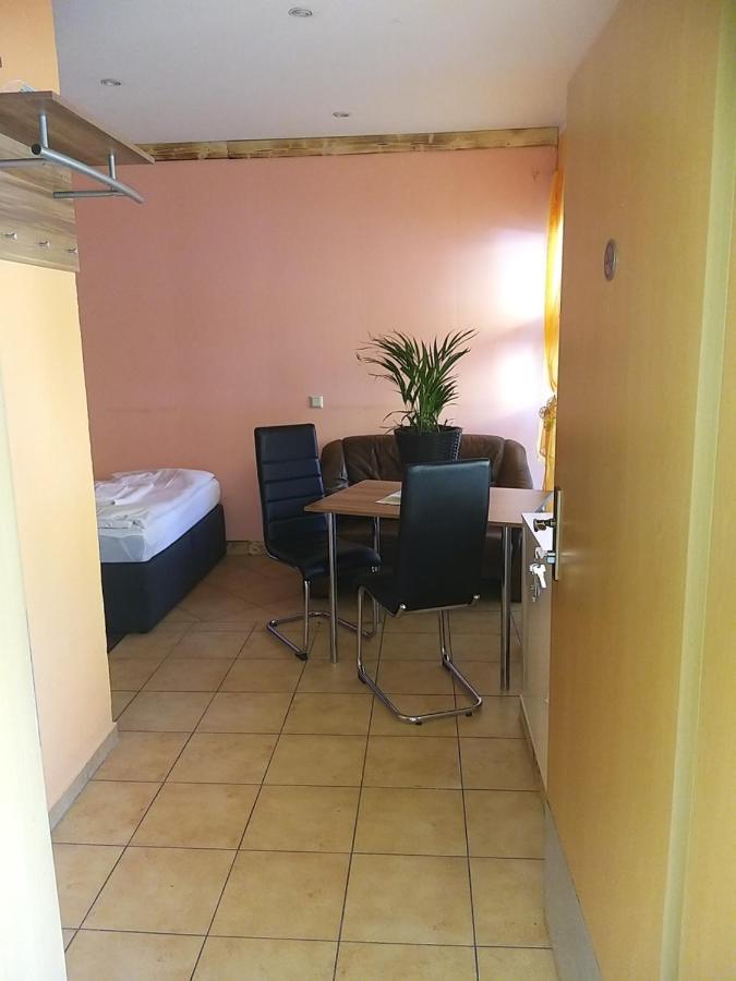 Pension Schlosswache-Zerbst Экстерьер фото